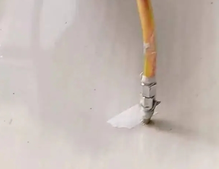 尚志瓷砖空鼓维修公司专业解答在瓷砖铺贴过程中，如果使用的砂料过粗（如全部使用了粗砂），可能会导致以下问题